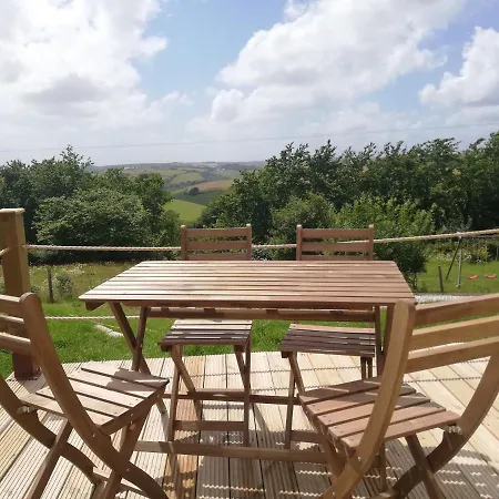 Οργανωμένο κάμπινγκ Yurts