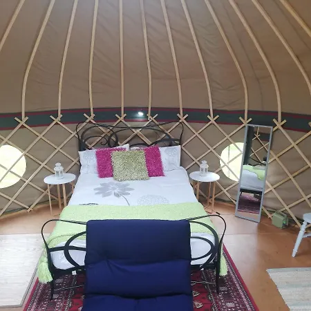 Οργανωμένο κάμπινγκ Yurts *
